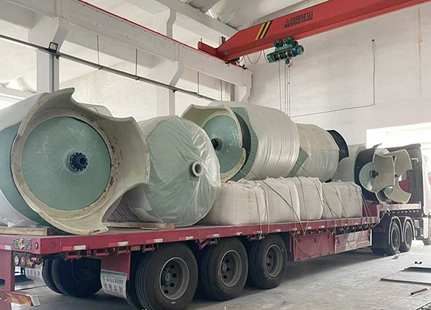 6套玻璃鋼罐石英砂過(guò)濾器已全部裝車(chē)，發(fā)貨浙江衢州！