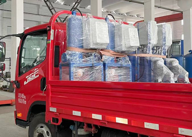 浙江嘉興發(fā)貨真空脫氣機(jī)2套，旁流水處理器2套